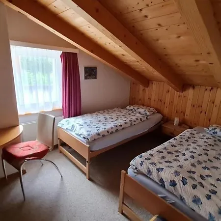 Apartment Haus Bei Einfahrt Grosser Nussbaum Leuk