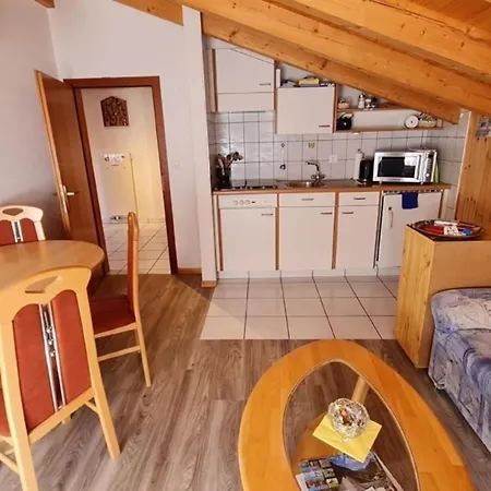 Haus Bei Einfahrt Grosser Nussbaum Leuk